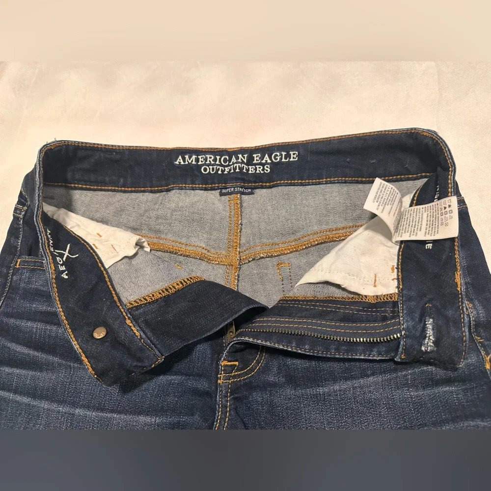 American Eagle Outfitters Women's Dark Wash Jean Shorts - Picture 6 of 7